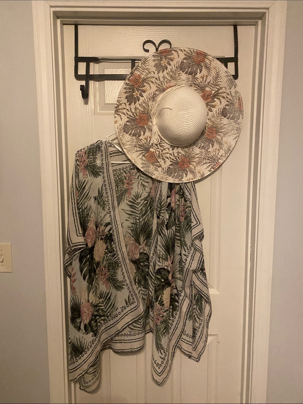 Cracker Barrel Cream Cape with Green Palm & Pink Floral
